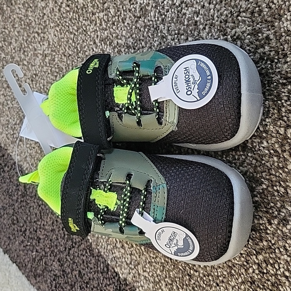NEW OshKosh Everplay Sneakers - Toddler 7 - Picture 2 of 7
